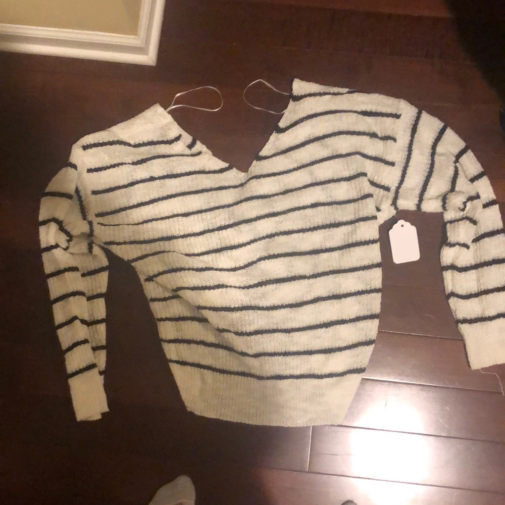 Pattern sweater (cool back)